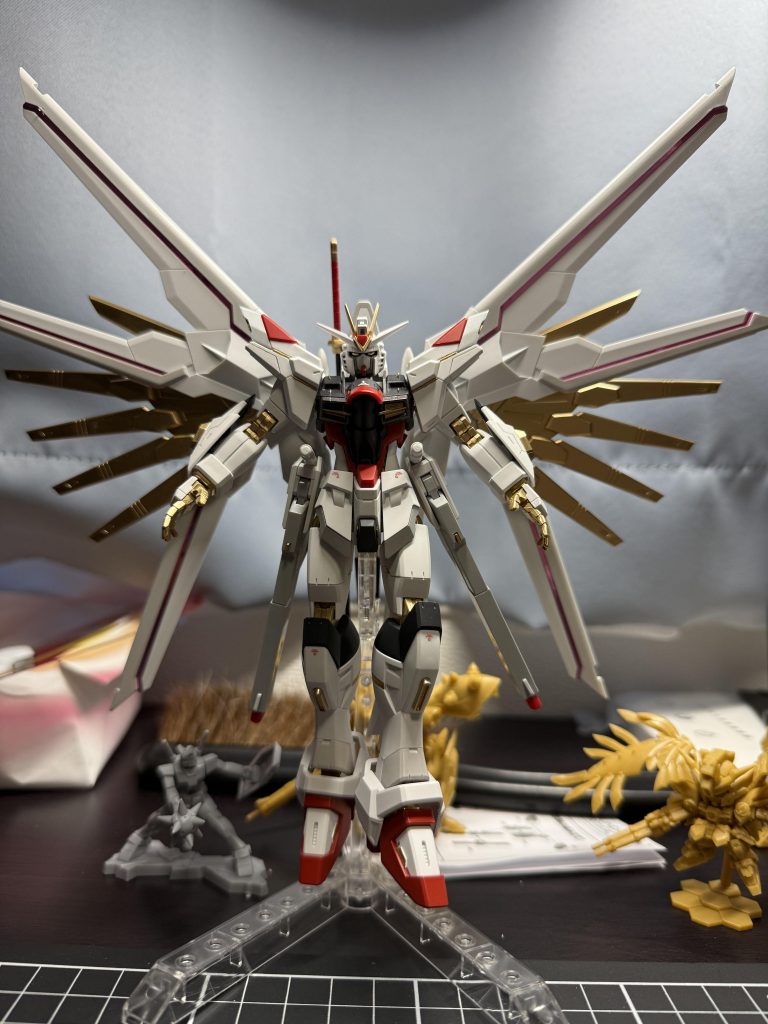 マイフリのお腹ビームはポテッとしてる感じがしたので、スタイリッシュなライフリに取替。細かいとこで筆塗りの色分けを加えてます。