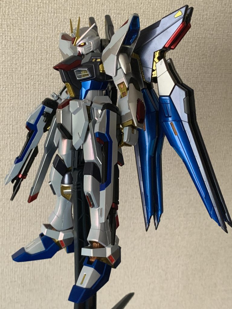 自然光完成してたけど投稿めちゃくちゃ遅くなりました。スタイル結構好みでいい感じでした。あとMGに使えるいい台座あれば教えて欲しいです。アクションベース結構苦手なのでお店でもっとガンプラが普通に買えるようになったらいいな。あとお店でのおじさんたちのダッシュは禁止して欲しいな、見ていて悲しくなるし普通に抜かされてサイコガンダム買えなかったから。