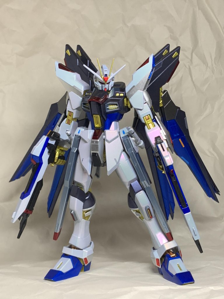 光強めに当てると白が光ってかっこいい