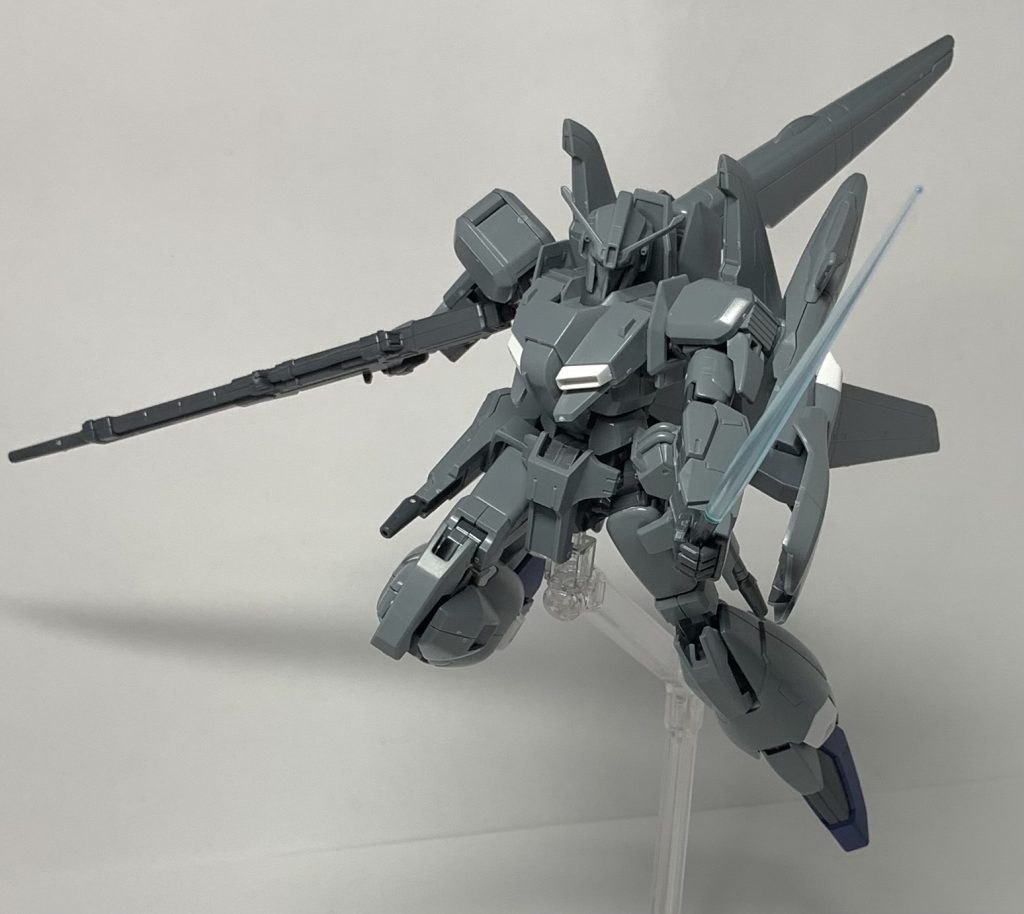 ビームサーベルその1。デザイン上の部分と10年ほど前にもなるキットなのでいま見るとかなりポージングがしずらいですが、ロービジリティなのでそこまで気にはならないかと。