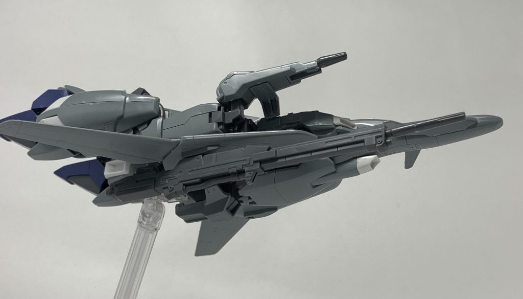 横から見るとかなり航空機のような佇まいですね。