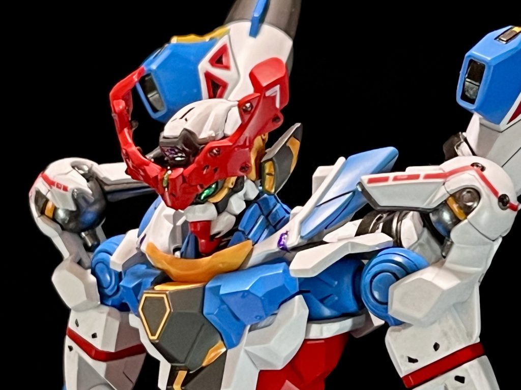 カメラアイ等のセンサー部分はラピーテープの上からレジンで光らせてます