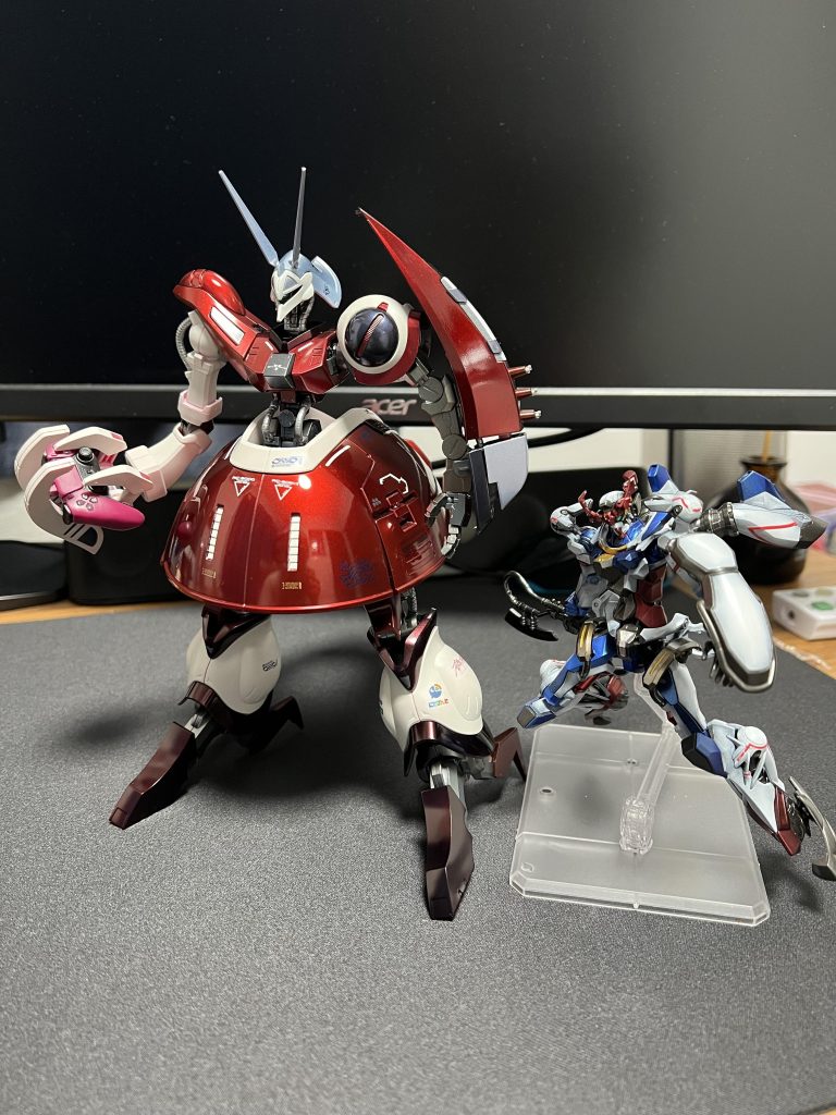 以前制作したジークアクスと比較バウンド・ドックはほとんどMGサイズですが組みやすく流石比較的新しいキットだなあと思いました。なかなか手に入りにくいのが問題ですが手に入った時は楽しんでいただければと思います。