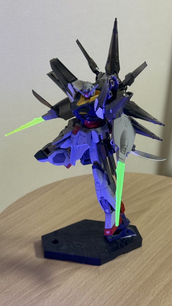 蛍光塗料により、ビームサーベルを発光