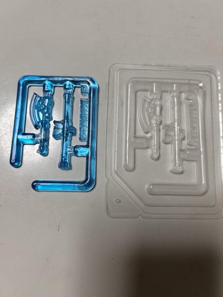 参考程度にですがダ⚪︎ソーさんのUVレジンがあればこれらを三つほど作れると思います触って固まってるか確認しないでくださいね（2敗）