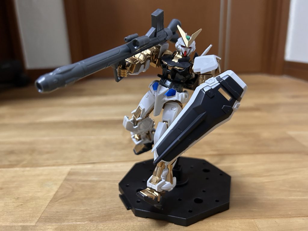 という事でクアトロ専用アストレイですゼクノヴァでブルーフレームが飛ばされてシャアの手元に渡ったりしたら楽しいだろうと思って作りました。