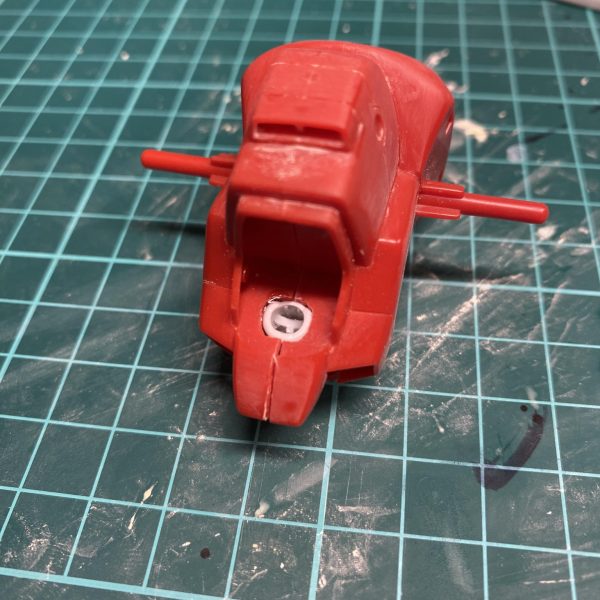 デビルガンダム鋭意製作中！初めての改修をデビルガンダムで実施中です。先達方がかっこいい改修事例を挙げてくれているのほんと助かる。夏休み中に終わらせたかったけど全然終わらなかった…追記　8/26サフまで吹きました！表面処理大変過ぎる…しかもまだ甘いとこ多い…とりあえず今後の課題ということで先に進めます。いやしかしサフの状態かっこいいな。フジツボ塗り分け辛い…（2枚目）