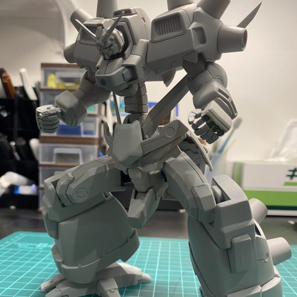デビルガンダム鋭意製作中！初めての改修をデビルガンダムで実施中です。先達方がかっこいい改修事例を挙げてくれているのほんと助かる。夏休み中に終わらせたかったけど全然終わらなかった…追記　8/26サフまで吹きました！表面処理大変過ぎる…しかもまだ甘いとこ多い…とりあえず今後の課題ということで先に進めます。いやしかしサフの状態かっこいいな。フジツボ塗り分け辛い…（1枚目）