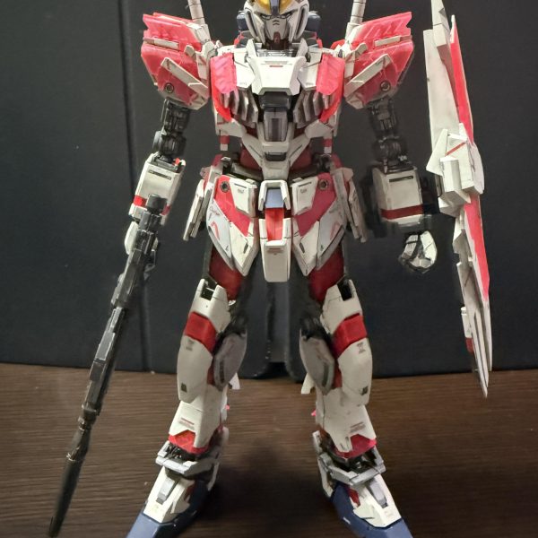 少し前に購入したナラティブガンダム C装備 Ver.Kaです。ディテールはそのままで、今回はあえて墨入れなしウェザリングとガンメタ筆塗りでどこまで金属感が表現出来るか試し中です。やっと完成しました。やはり水転写デカールは質感が最高ですね。老眼親父にはますます苦行ですが😅マットクリヤーで2回仕上げ　自身の筆塗りスキルではこれが限界値かと思われます^_^ひとまずは久しぶりに満足しました。 （3枚目）