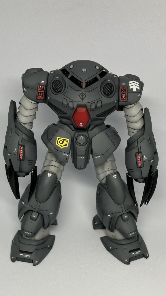 部隊章は水転写デカールを使用しましたが、誤って購入した1/100向けのものを使用したので大きすぎますね…