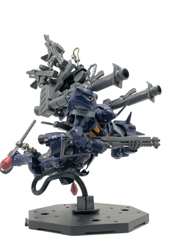 クラン「スカーレット」との対戦時、マヴを置き去りにし単機で敵機を全滅させたバトルはあまりにも有名である！(戦闘時間1分弱)例のうつぶせ低空飛行。ケンプファーといえばこれですな。