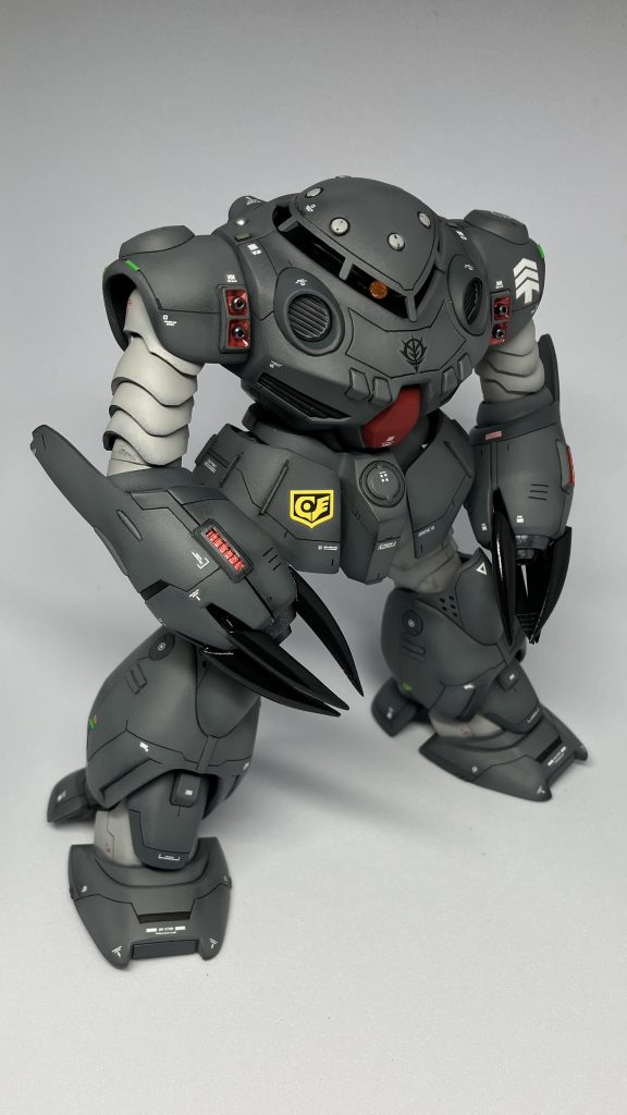 腰の回転軸追加時に、腰を曲げられるように干渉する部分を削ってみたのですが、期待したほどの効果は得られず…もっと猫背にしてみたかったです😓