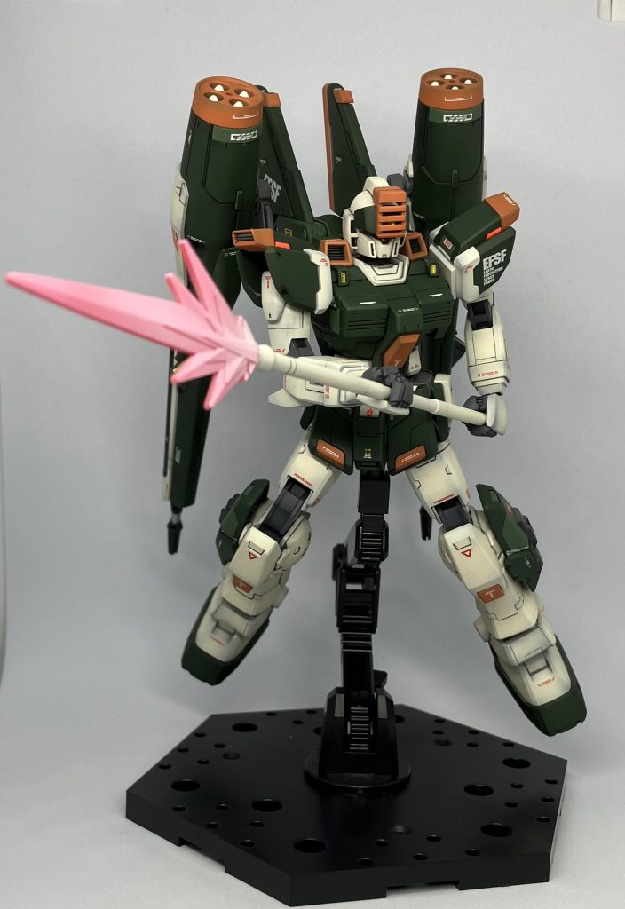 ビームジャベリンをかっこよく持たせたいのですが、微妙なポージングになってしまいました…