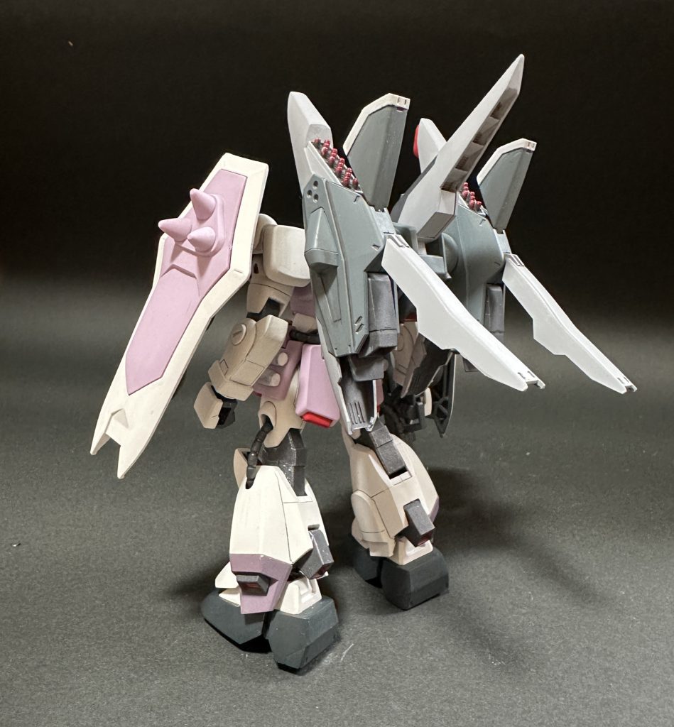 微妙な感じのパープル、専用カラーが発売されたのがうれしいですね。