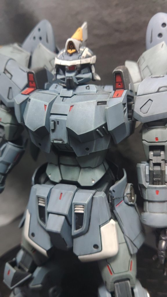 墨入れと軽めのウォッシングのみで艶消し仕上げです。