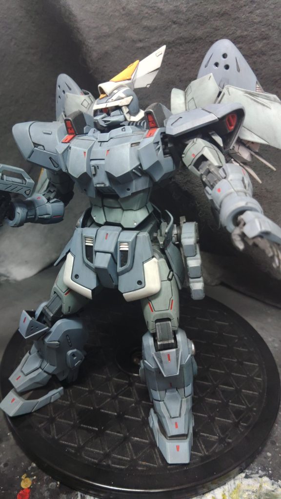 凹凸と曲線が両立している機体なので、メリハリを意識してしっかり目にドライブラシをしてます。