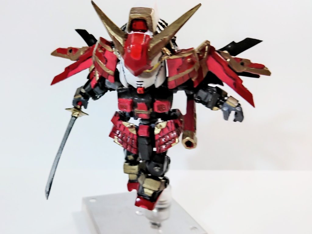 それとギミックとして大袖を翼のように広げることが可能。私は時代劇の甲冑武者の殺陣が好きで大袖が翼のように翻る様をギミックにしてみました。