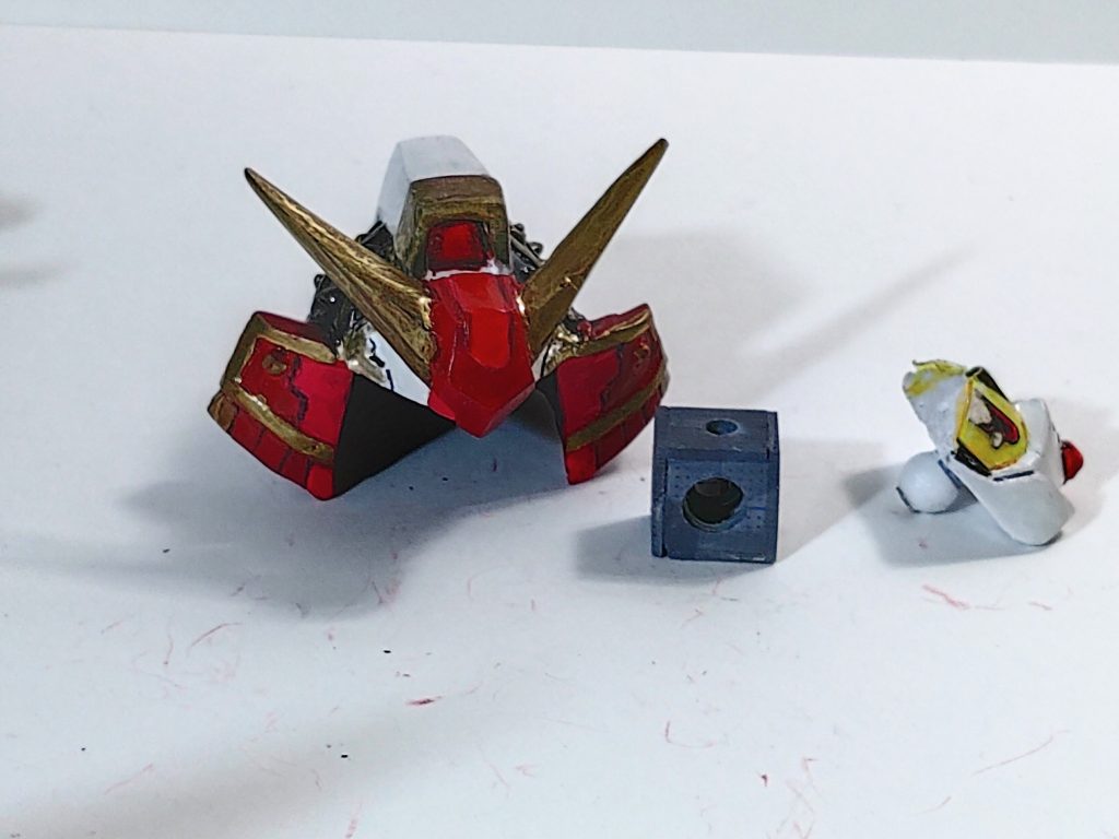 頭はこんな感じ。軽装には出来ませんが、顔の角度を変えられるので、