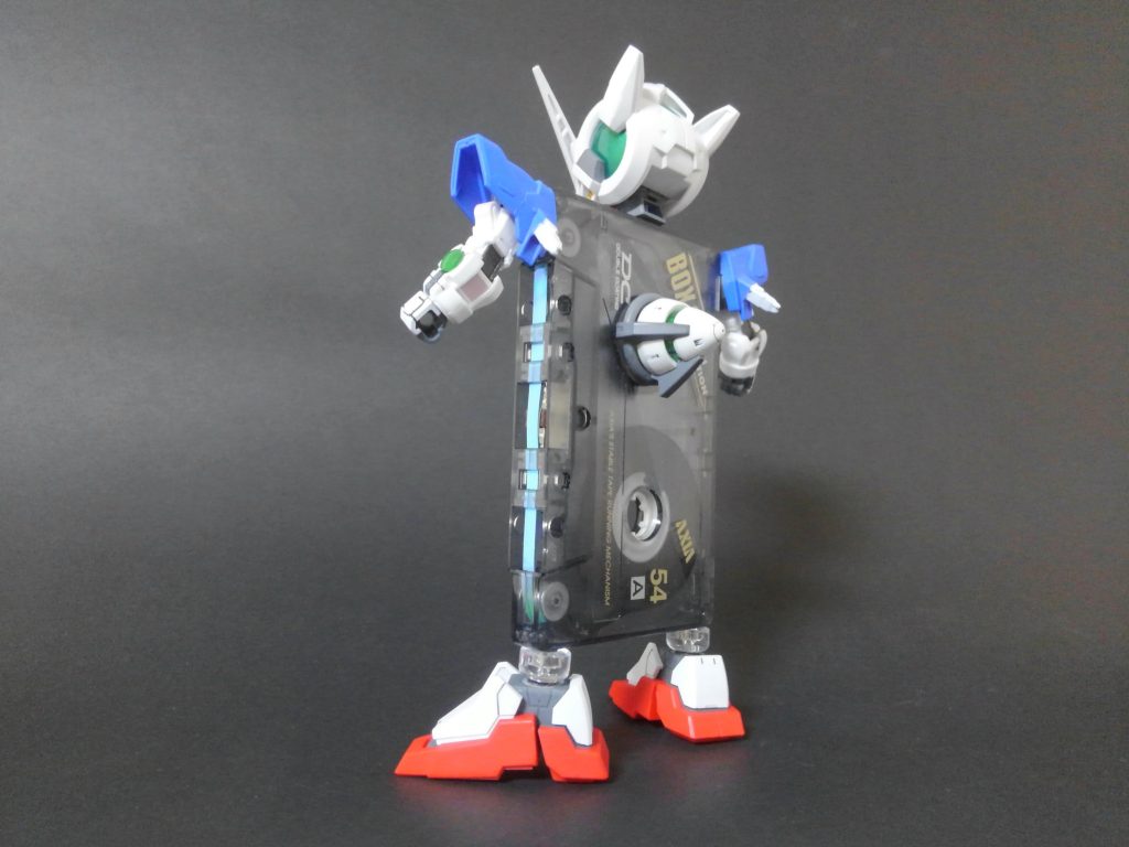 カセットテープがGNケーブルの役目を果たしています。このカセットに見覚えのある方は私と同世代？