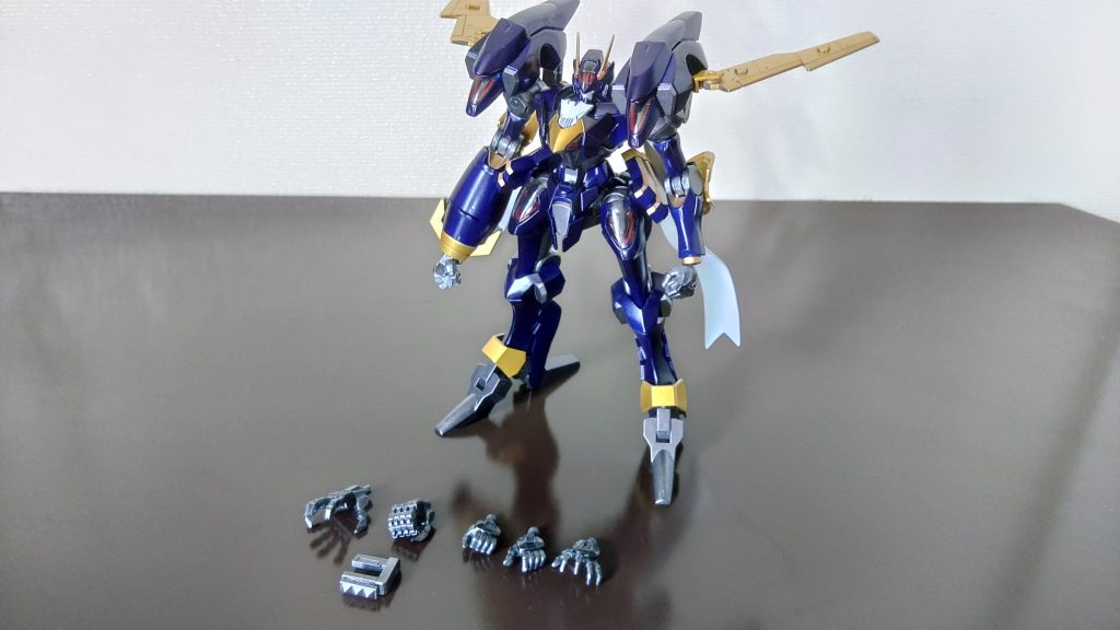 付属品一覧。左右非対称のハンドパーツと武器のみ！超シンプル！