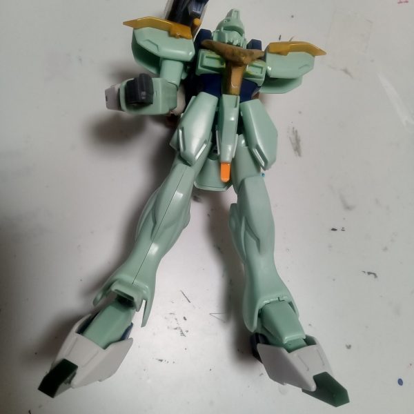 あまり進んでいませんがちょっとずつ色んなものをくっつけております。もう少し脚部に色々くっつけたいなと考え中です。取り敢えず夏が終わるまではゆっくりやっていきます。