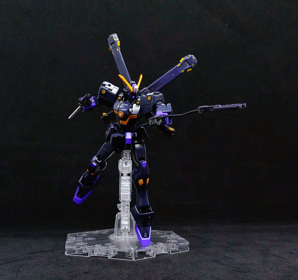 シザー・アンカーとヒート・ダガーを構えて1枚