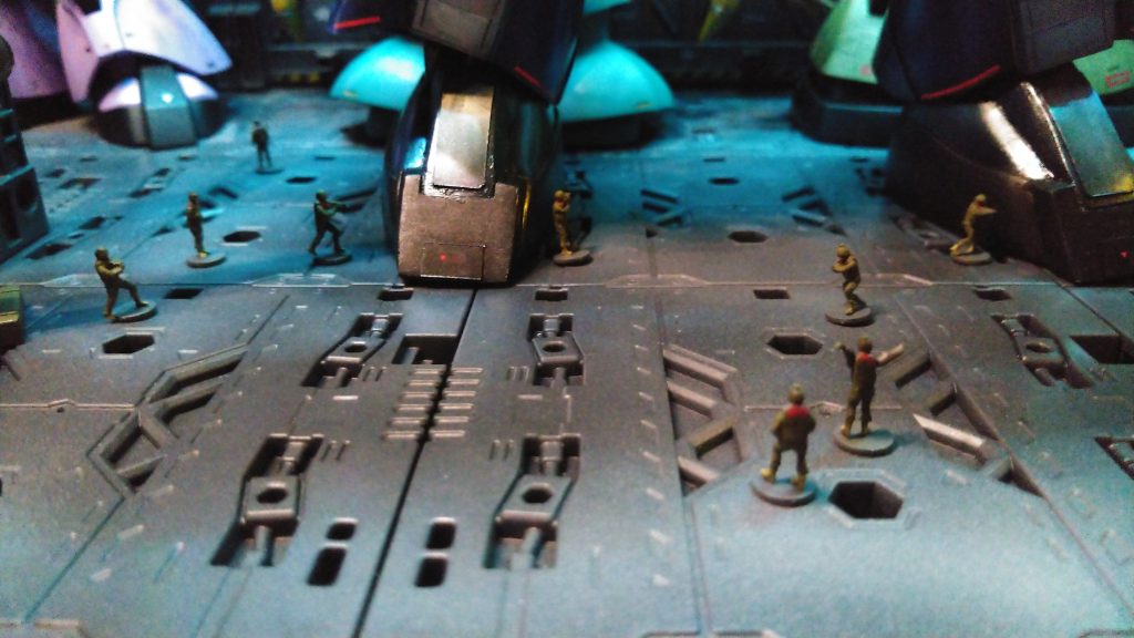 働くジオン兵たち