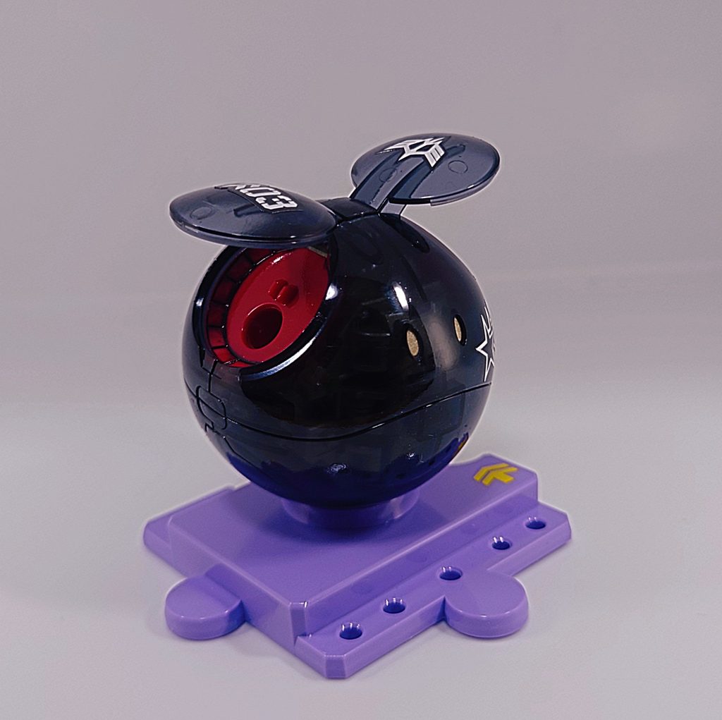 内部メカをちょこちょこ塗り分けたんですけど外装パーツを付けると何も見えませんね（笑） で！