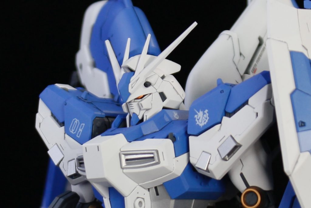 はい、今回最新で作ったのは、パーツの色と同じ色で塗装仕上げの「RG Hi-νガンダム」です。  