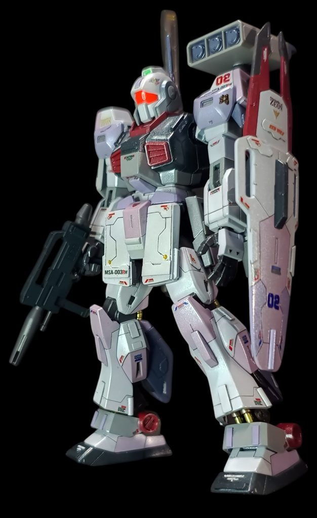 そして3連ミサイルポッド腰回りのアーマー延長と胴体関節がユルユルだったので、詰め物と角度付けをしました。