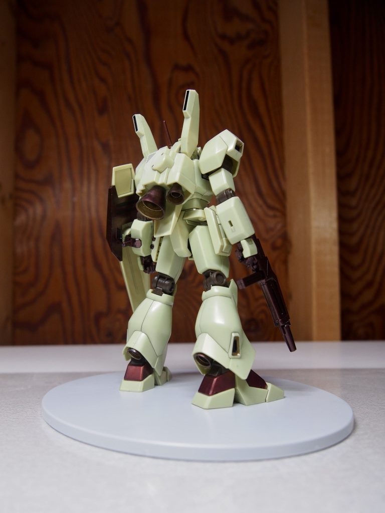 バックパック、脚部、肩部のスラスターの部分塗装少し色が暗過ぎたかなとも思ったんですが個人的にスラスター内部は目立たない程度が好きなので良い塩梅になったと思ってます。