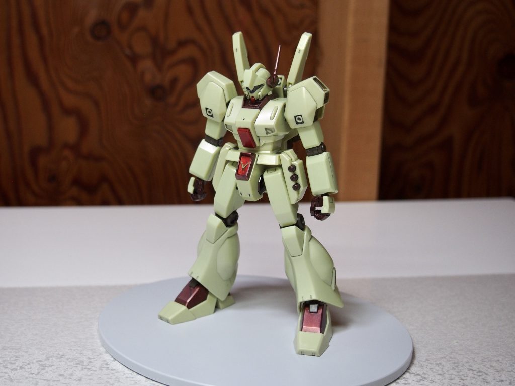 自分は量産機は素立ちが一番似合うと思っているので、今回のジェガンもバッチリでかなり満足してます。