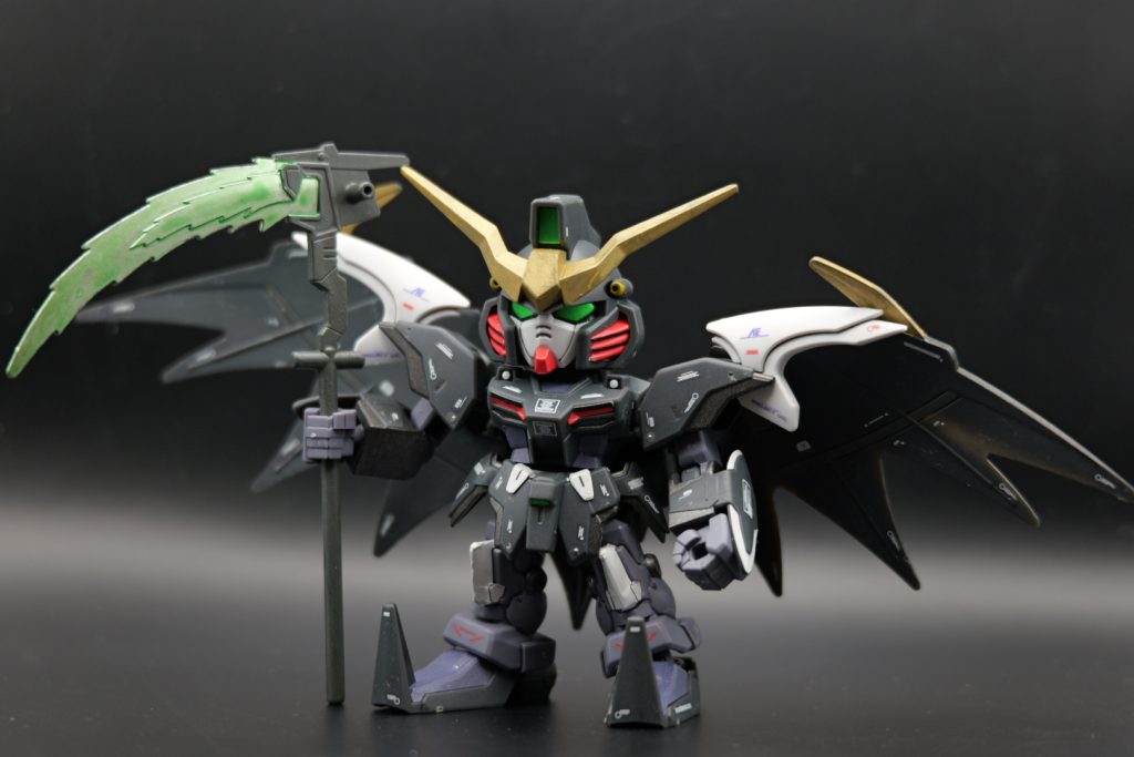 どのシリーズのガンダムなのかもわからず、少し変わった色のガンダムだなと思い作ってみました。