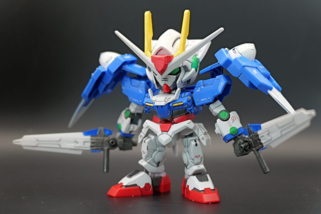 ビーズ等を付けています。まだ作り始めて3作目位なので付属シールは多めに使っています。