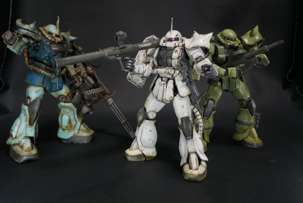 完成品　MG グフカスタム＋MG　ザクⅡホワイトオーガー＋MG　ザクⅡ　３体セット（ウェザリング仕上げ）–2枚目/制作者：suteteko76