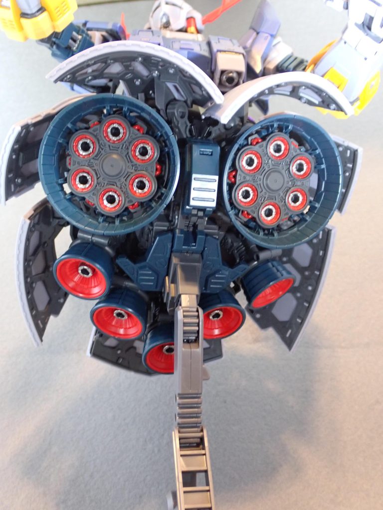 素組みでも十分凝って見えるスカート内部。逆に言えばほんのちょっと手を加えるだけでさらに引き締まるのでやはりRGは簡単フィニッシュ勢に優しいなと思います。