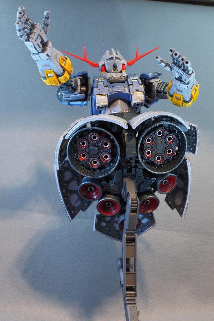 スカート内部のディティールが凝っているのでこのアングルでのディスプレイも良さそうです。しかし内部フレームにこだわると他の積みプラが作れなくなりそうなのでこのくらいで満足することにします。