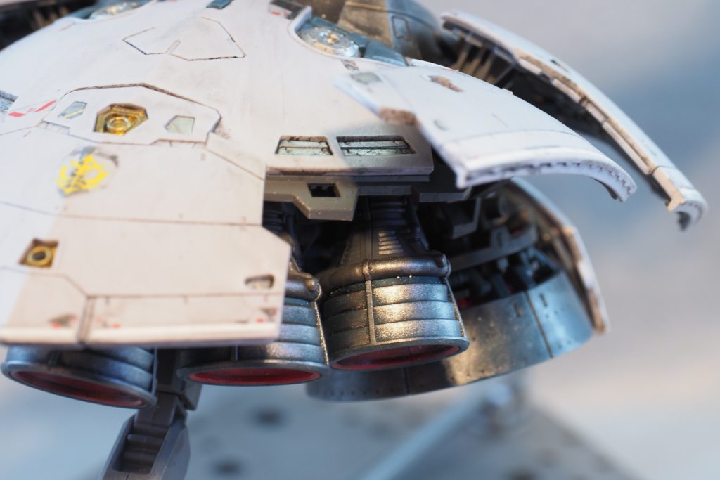 バーニアは動力パイプのようなディティールが相当凝っているので塗らないのは申し訳ないな…なんて思っていましたが、つや消しトップコート＋ウェザリングマスターシルバーだけのお手軽仕上げでもかなり金属感が表現できます。個人的には十分すぎます。