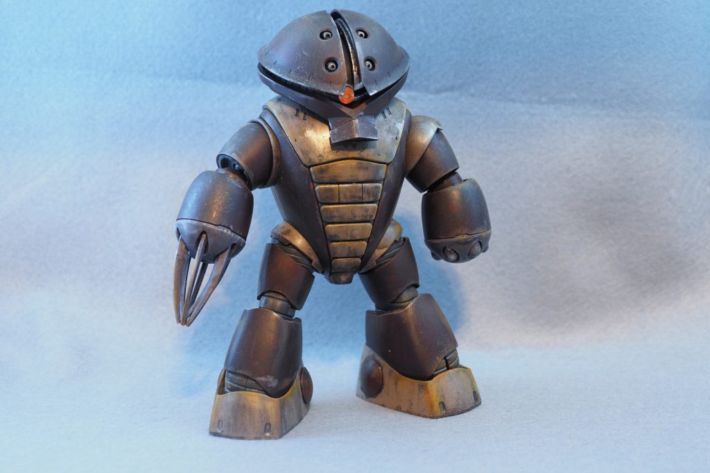 ウェザリングは初めての挑戦です。素組みにつや消しトップコートを吹いた後、Mr.ウェザリングカラーマルチブラックで全体をウォッシングしてウェザリングマスターでハゲチョロや赤サビなんかを表現して、最後にもう一度つや消しトップコートを吹いて仕上げました。