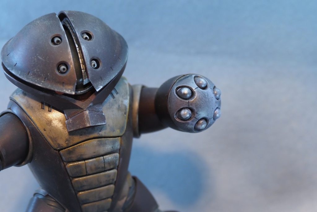 左手のバルカンです。ウェザリングマスターのシルバーを適当に撫でつけたら簡単に金属感が出て感激しました。