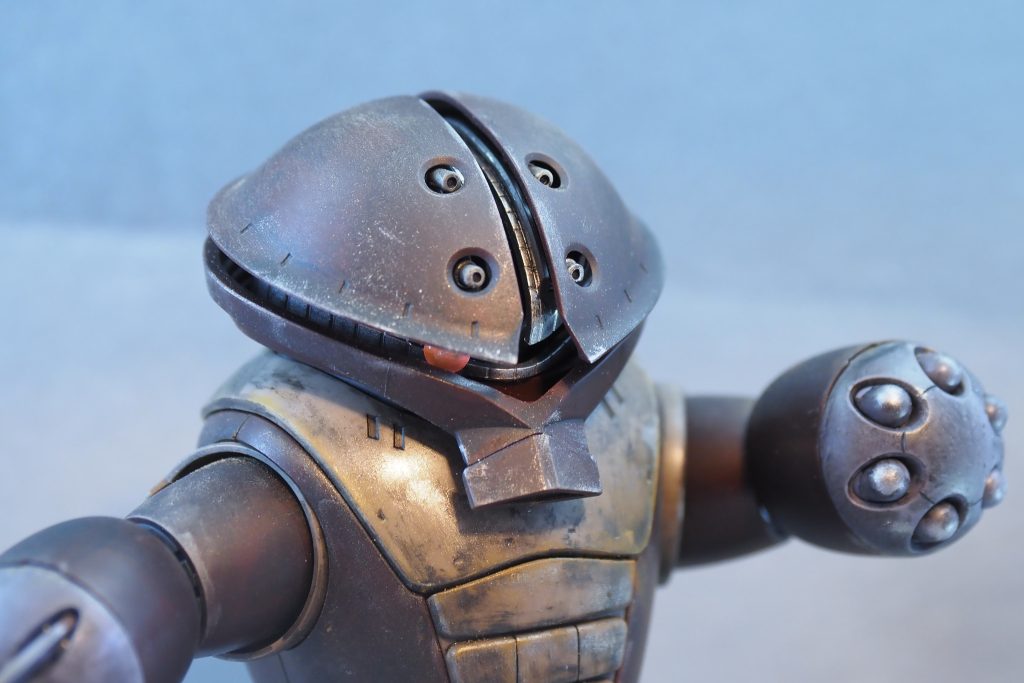 頭のクリアパーツが入らなくなったときどうしようかと焦りましたが、無いのは無いで案外悪くないかなぁと思いました。