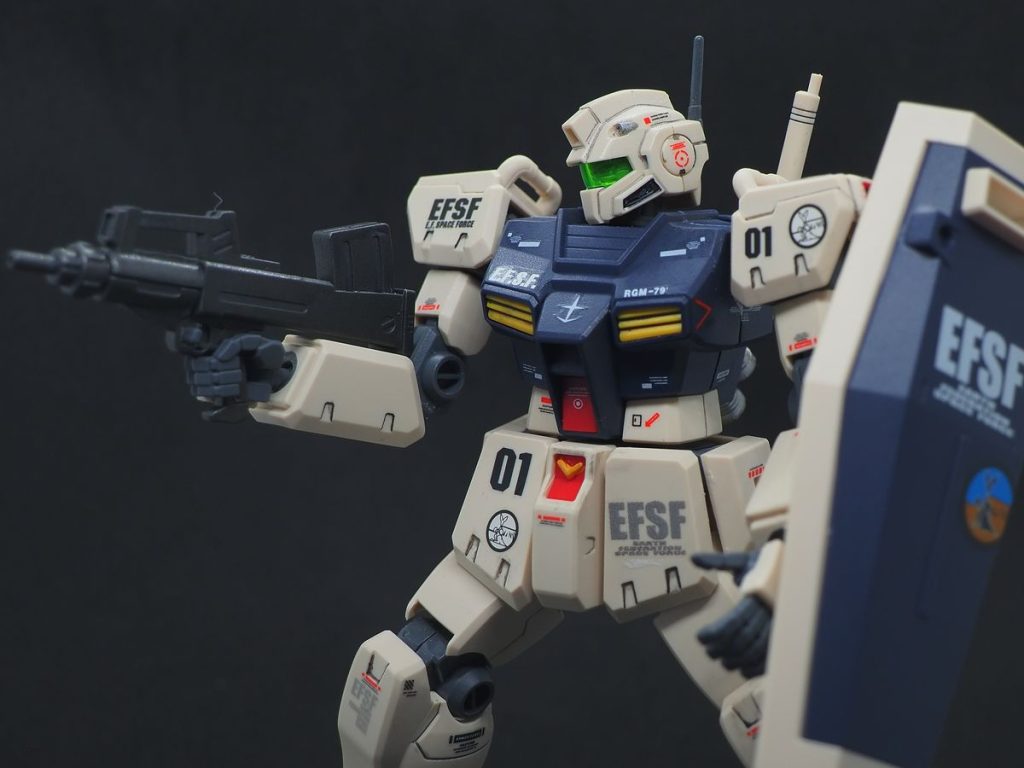 全塗装しないんだから、成型色でもカッコよく見せないとね(gundam-kao6)