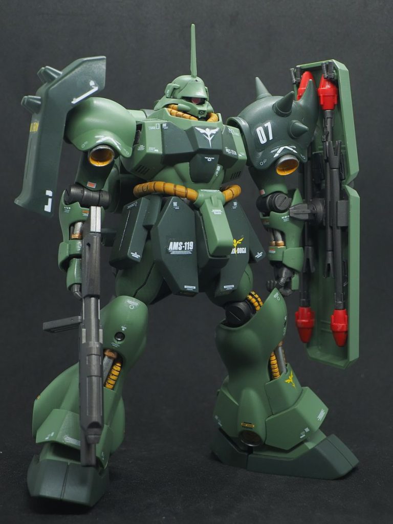 合せ目もなんとか消せる様になったし、デカールも充実出来る量有るから、次は改造が出来る様になれば良いんですけど(zaku-kao4)