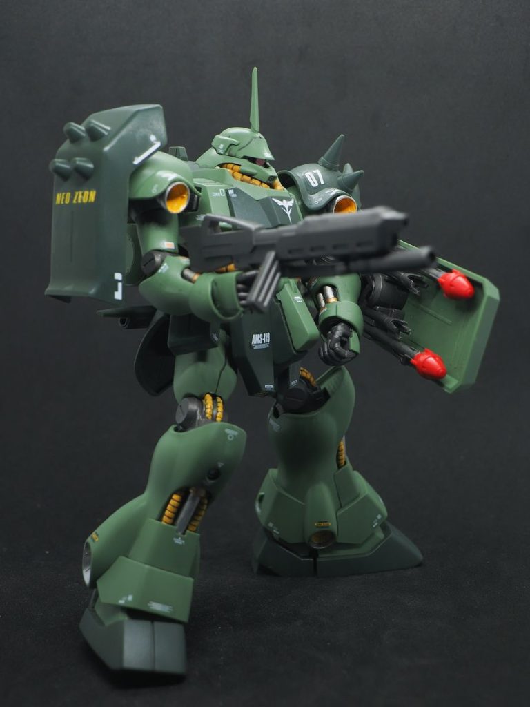 この長期連休で3機仕上げましたけど、来週からは1か月1機ですね(zaku-kao4)