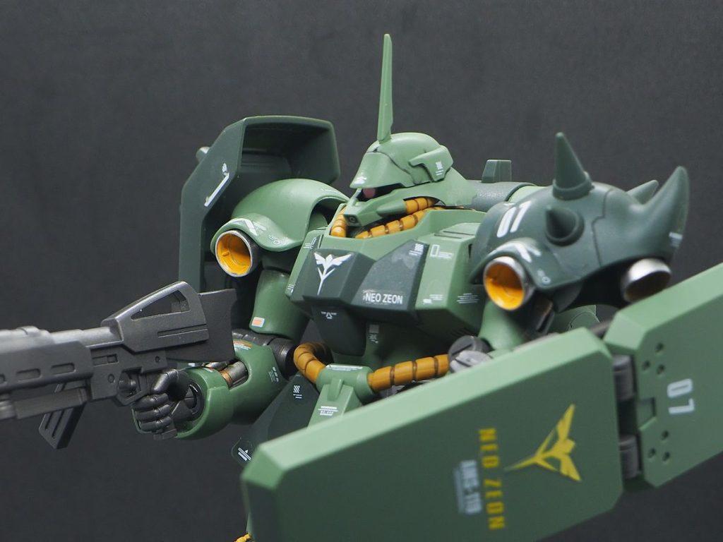 昨日、画像を見て気づきました(zaku-kao4)肩のバーニア付け忘れてるし(zaku-kao4)なので、写真全て入れ替えました(zaku-kao9)