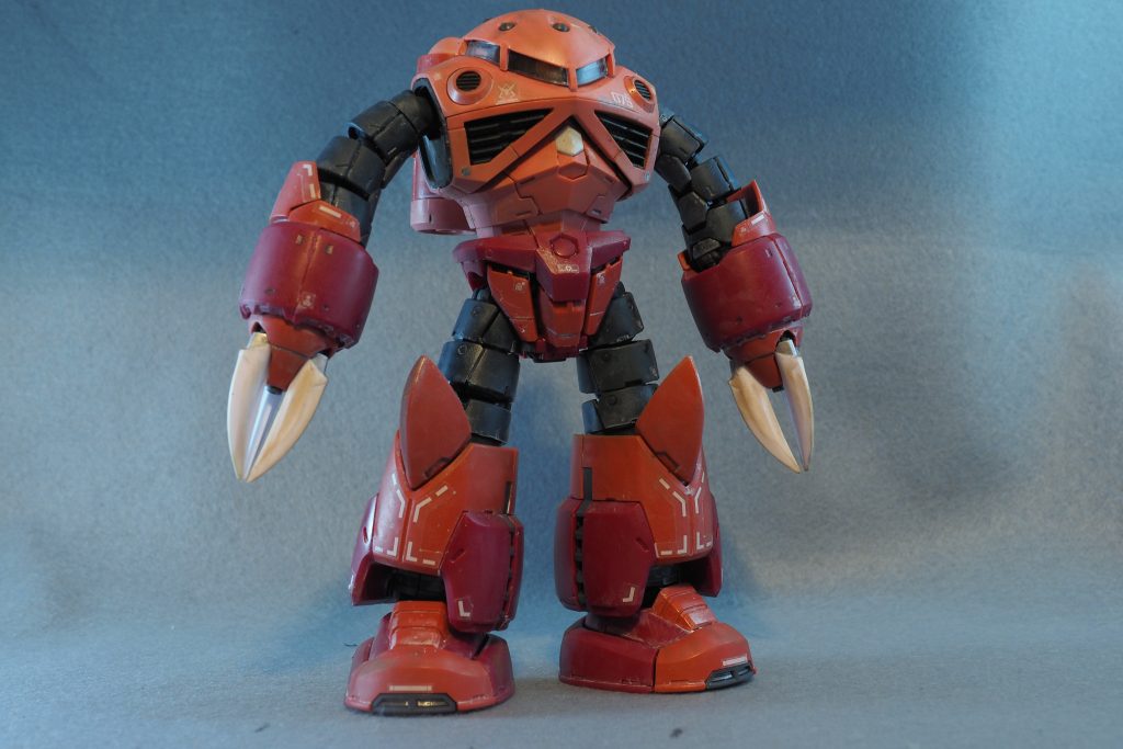 シンプルな機体なので個人的にはまさかRG化するとは思っていませんでした。顔から直接手が生えているこの造形、良いですよね…。