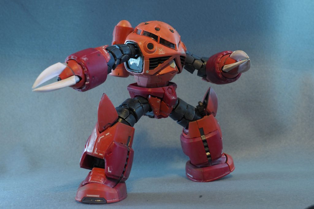 ジャブローのイメージ。写真だと目立たないのですが、今回は水陸両用機らしくウェザリングカラーマルチホワイトを使って水垢ウェザリングを施しました。あとはアイアンネイルや足回りをウェザリングマスターで軽くドライブラシを足したくらい。