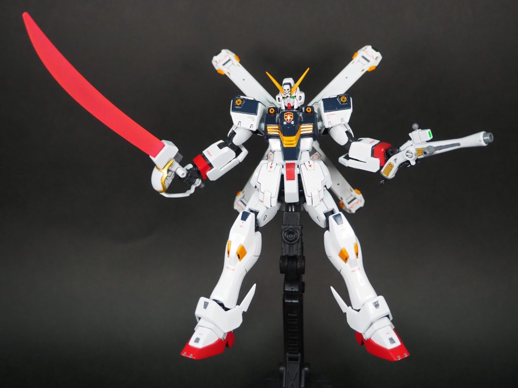 全体像こんな感じです少し昔のキットをほぼ素組なのですが、どの角度でもカッコよく、傑作キットだと思います白はRGのように二種類使って奥行き感をねらってみましたが、、あまりわからないw