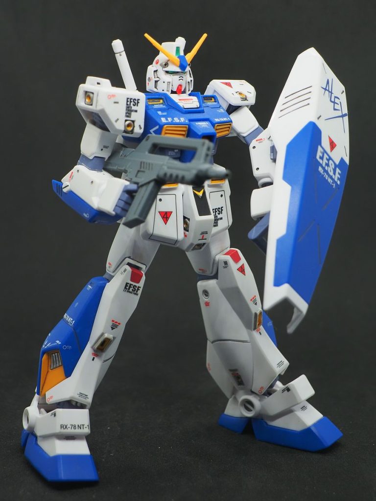 アポジモーターの塗分けも大変でしたが、腰以外は全て銀塗装をしています(gundam-kao5)