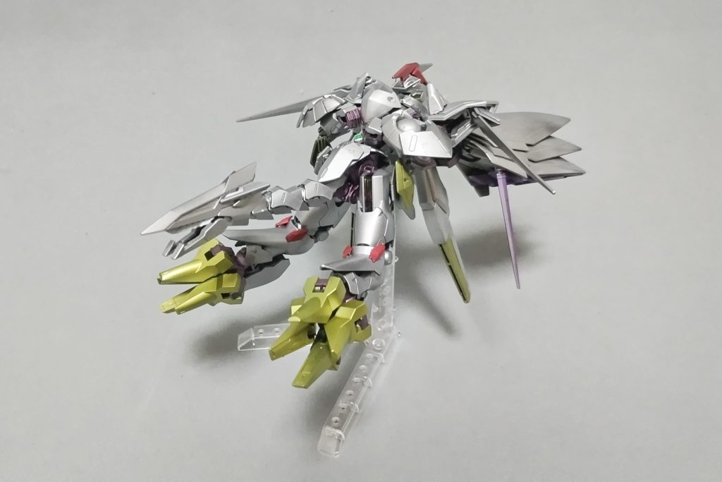 サイバードにナンチャッテ変形できます。